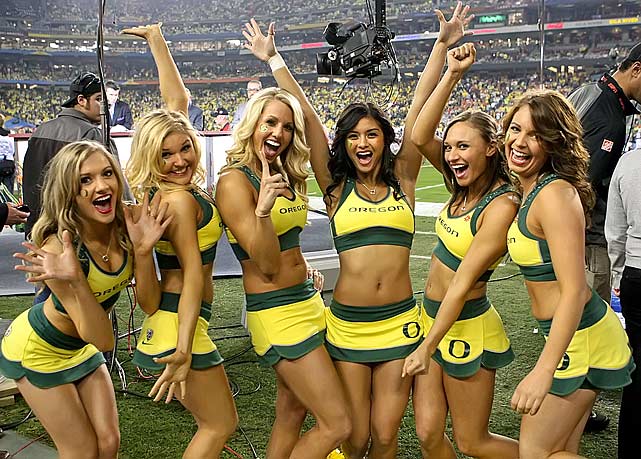 Oregon cheerleaders.jpg